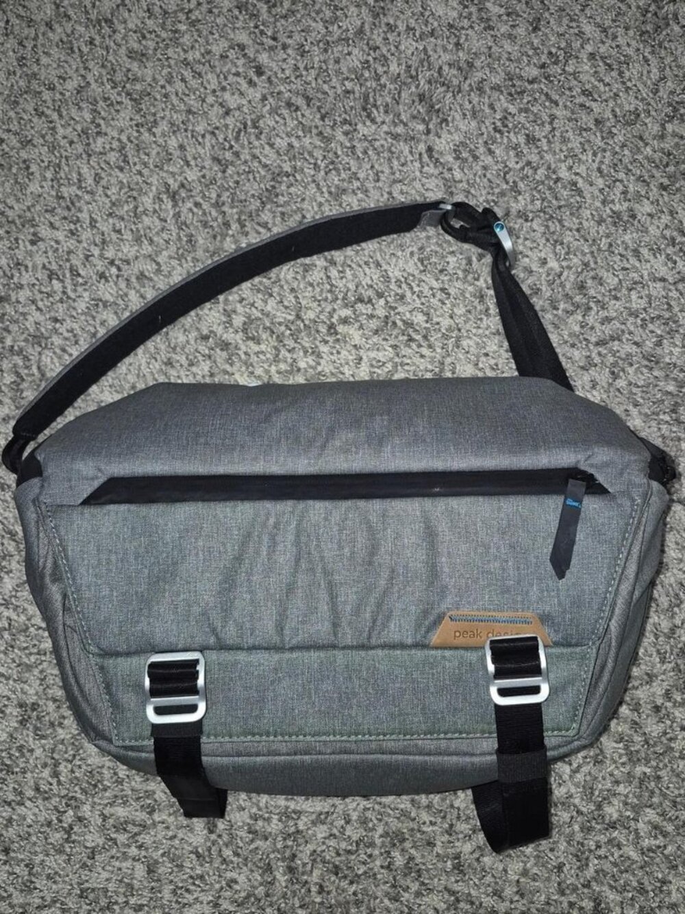 Peak Design Everyday Sling 10L Camera Bag Ash Gray v1
